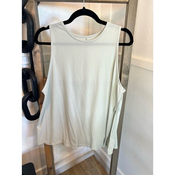 All In Motion Tank - Picture 2 of 5